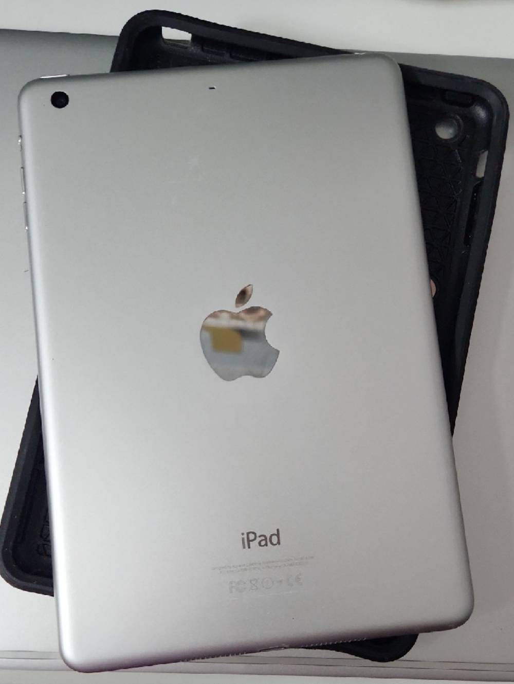 Apple iPad mini 3 White Front Tablet with Touch ID - Picture 3 of 3